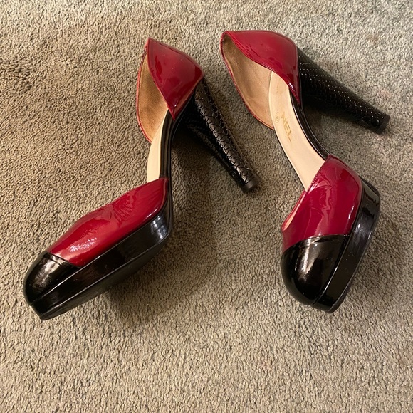 STUNNING LADIES LEATHER CHANEL HEELS! - Picture 4 of 16